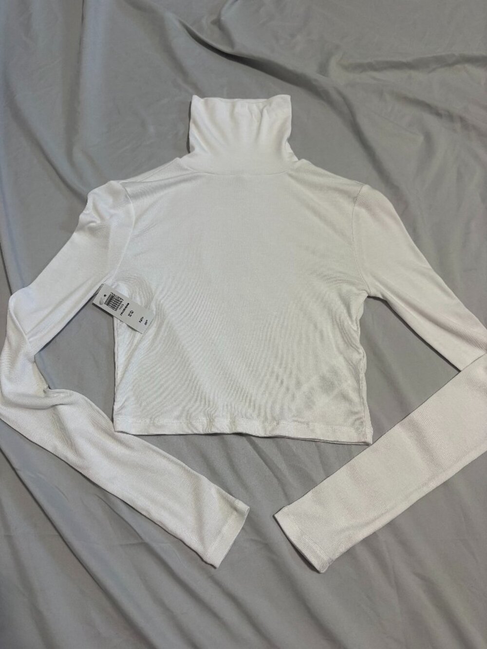 NEW - Aritzia White Turtleneck Long Sleeve - size xs